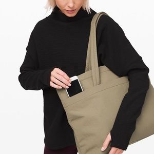 On My Level Tote Large 15L